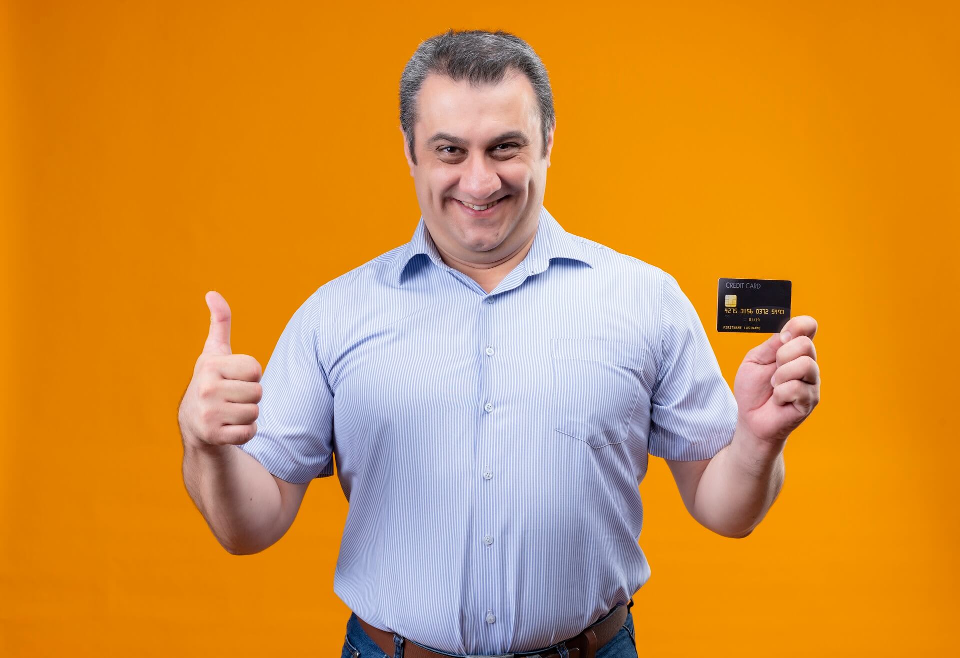 Como controlar o uso do cartão de crédito consignado e não se endividar