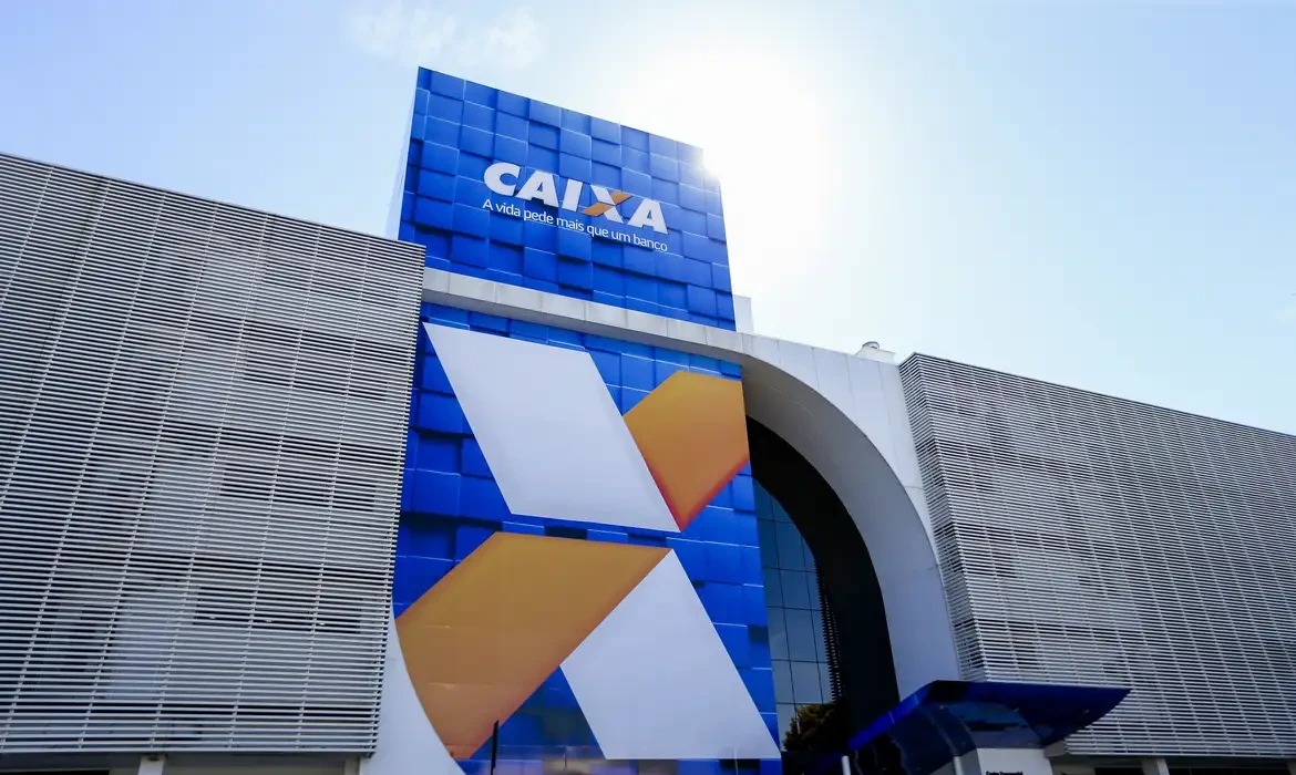 Servidores da Caixa podem ter jornada reduzida; saiba quem tem direito