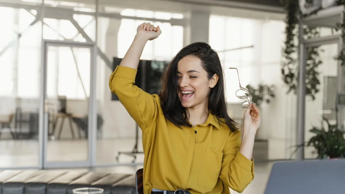 Servidores do RS recebem metade do 13º salário antecipado; entenda como vai funcionar