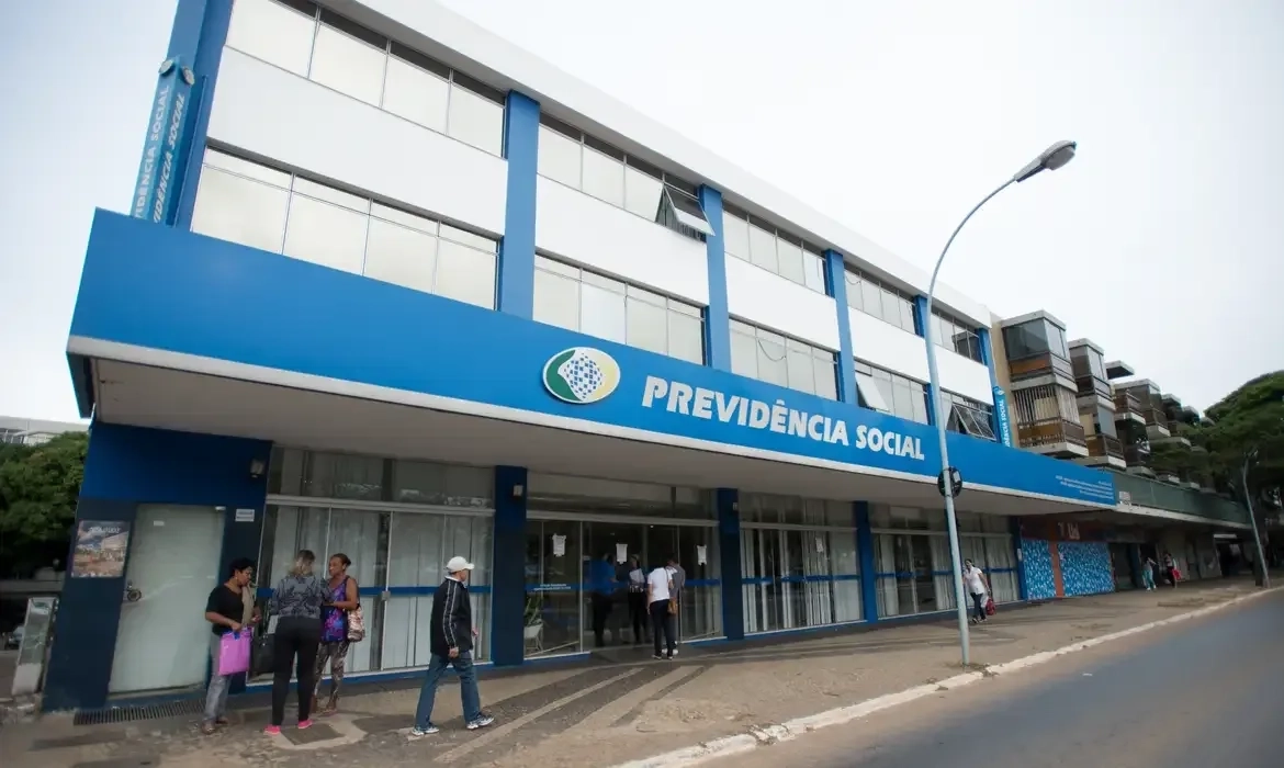 Concessão de benefícios deo INSS por via judicial bate recorde histórico; entenda como funciona