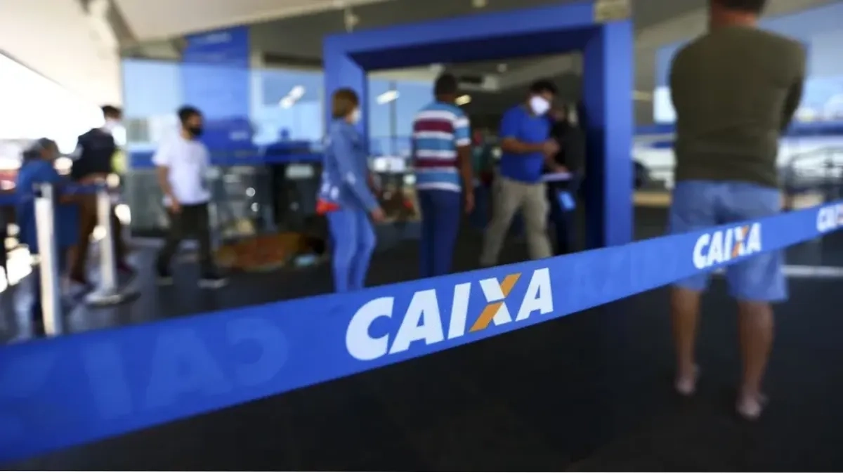 Empréstimo consignado da Caixa para trabalhadores CLT negativados oferece até R$ 3 mil com garantia do FGTS.