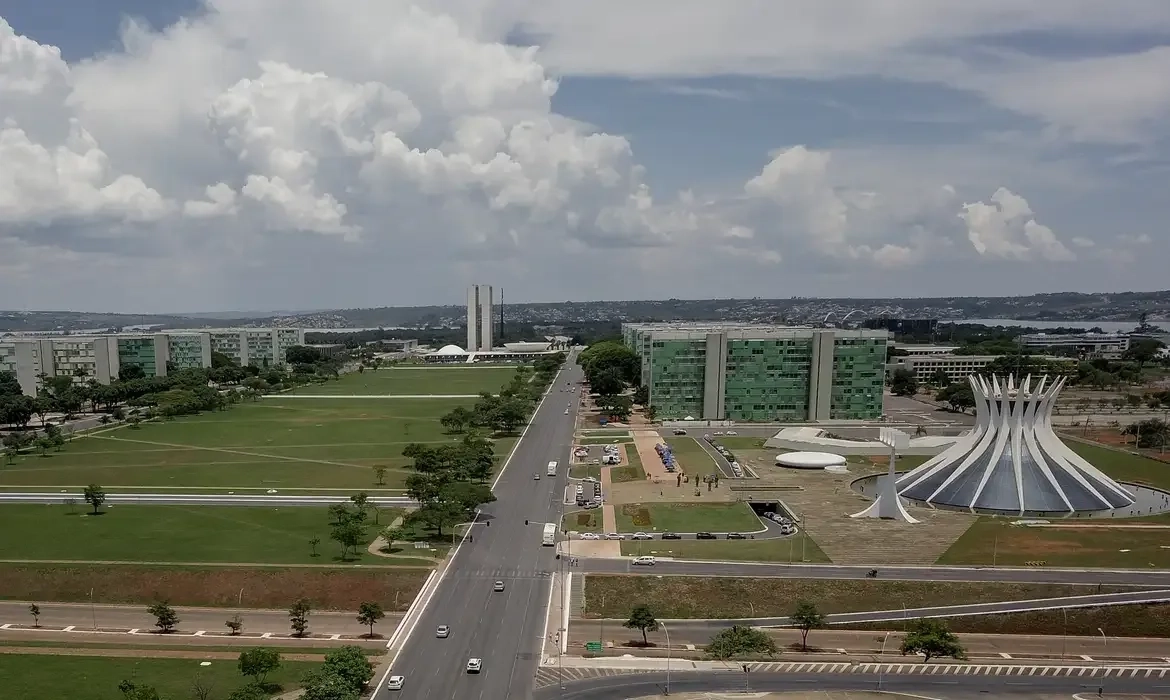 Negociação de reajuste salarial para servidores continua; entenda o que está em jogo