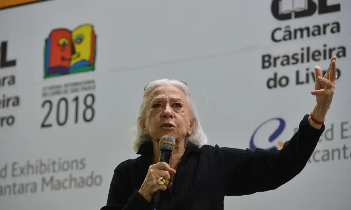 Fernanda Montenegro é dada como morta pelo INSS e entra com ação na Justiça