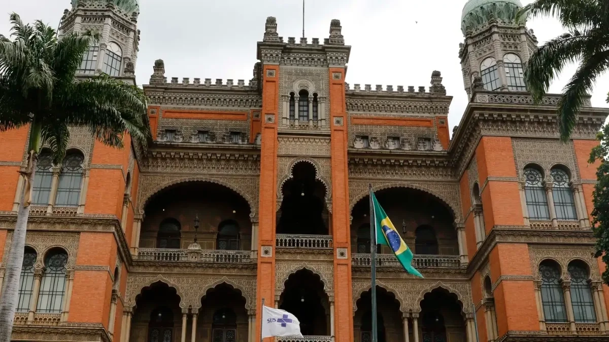 Servidores da Fiocruz entram em greve por reajuste salarial