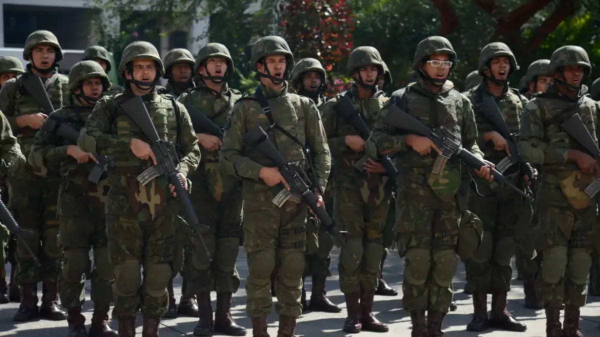 Militares vão receber aumento salarial de 9% até 2026