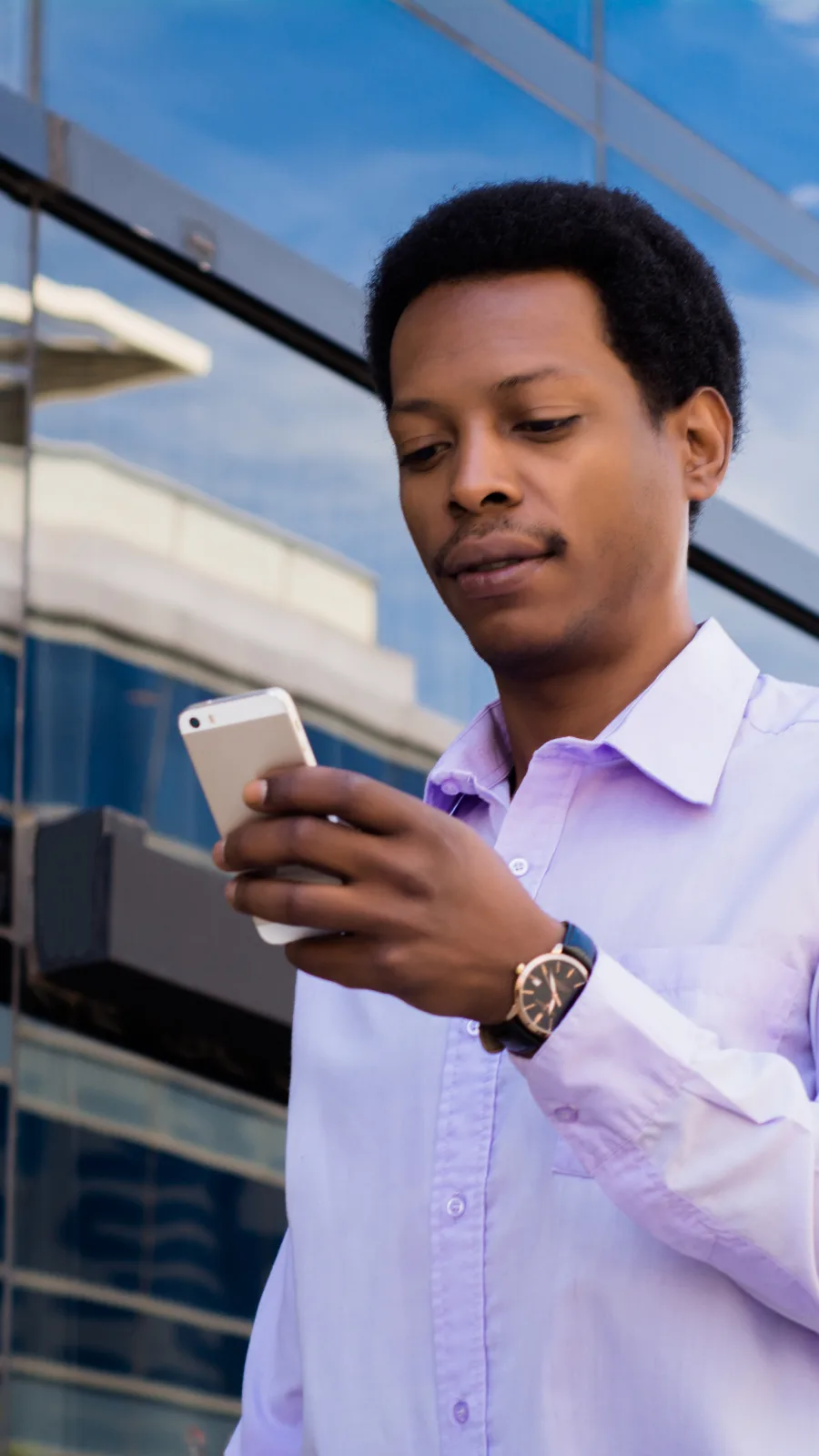 Posso sacar o FGTS estando empregado?